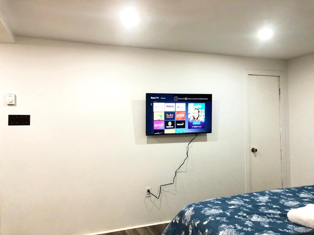 Newly Renovated Studio, Separate Entrance Guest house Montreal